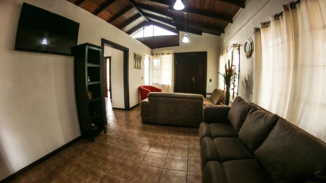 Villa Hortensias La Fortuna Bagian luar foto